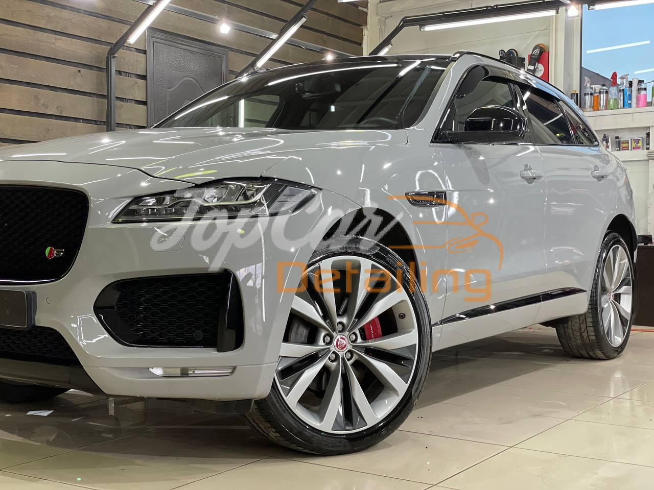 Jaguar F pace