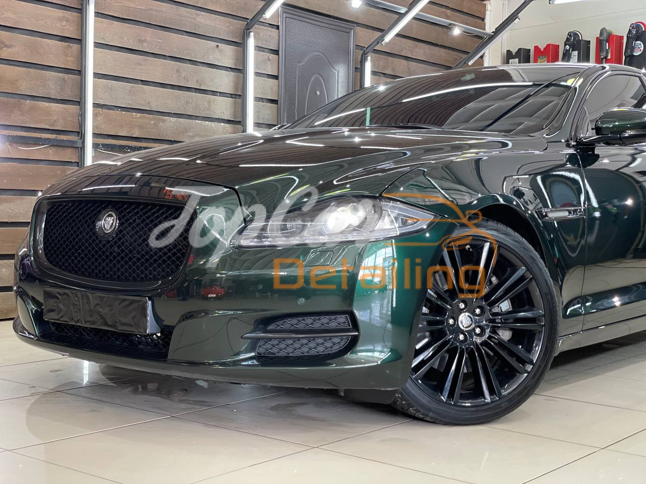 Jaguar XJ