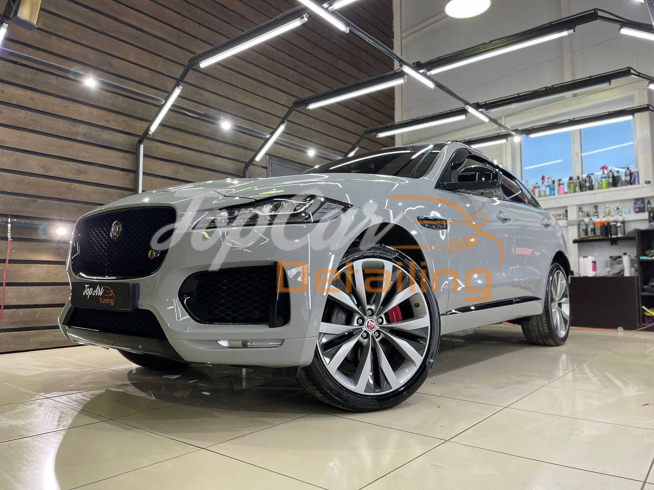 Jaguar F pace
